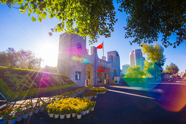 1  西区437必赢会员中心学府路正门